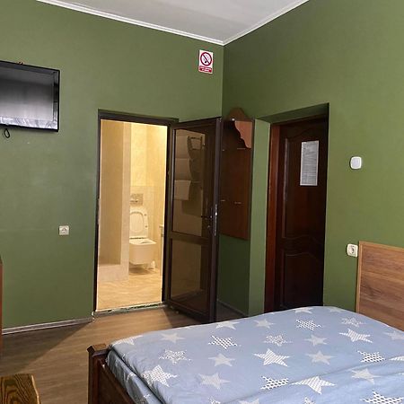 Mini-Hotel Neptun Rivne Esterno foto