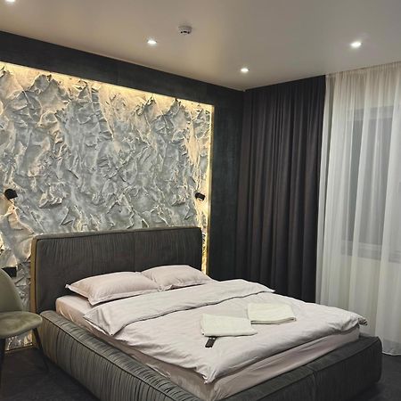 Mini-Hotel Neptun Rivne Esterno foto