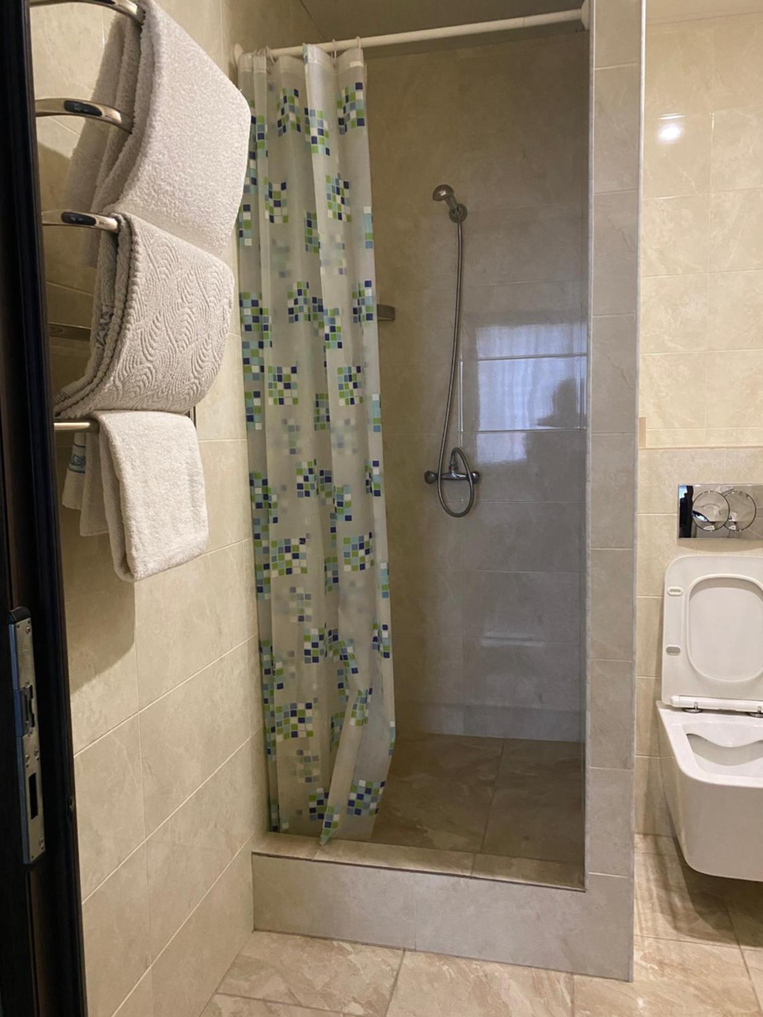 Mini-Hotel Neptun Rivne Esterno foto
