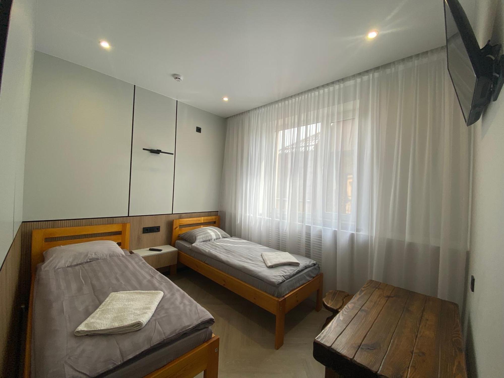 Mini-Hotel Neptun Rivne Esterno foto