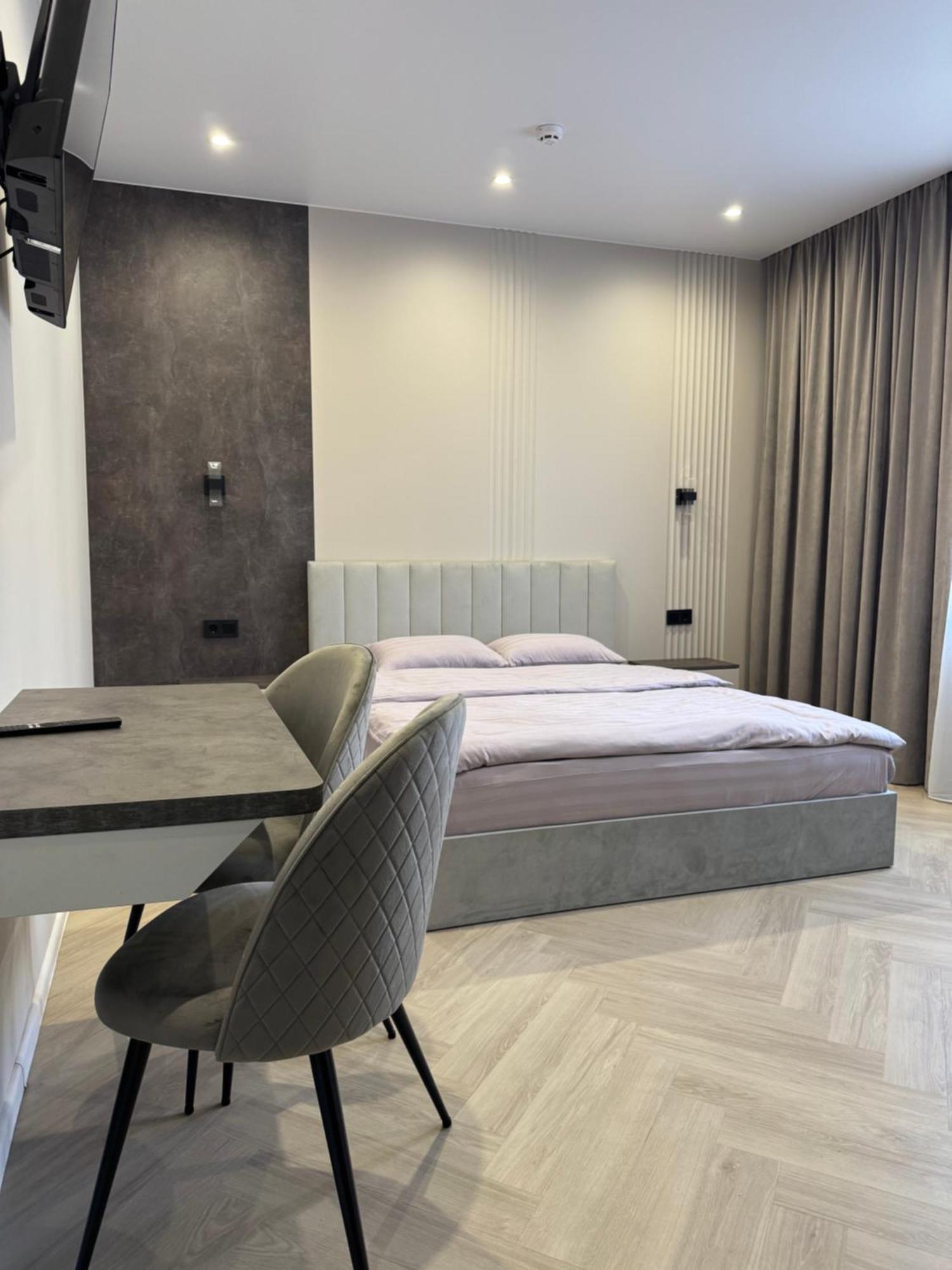 Mini-Hotel Neptun Rivne Esterno foto